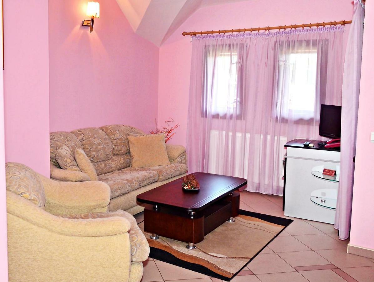 ארבאנאסי Family Hotel Maraya מראה חיצוני תמונה