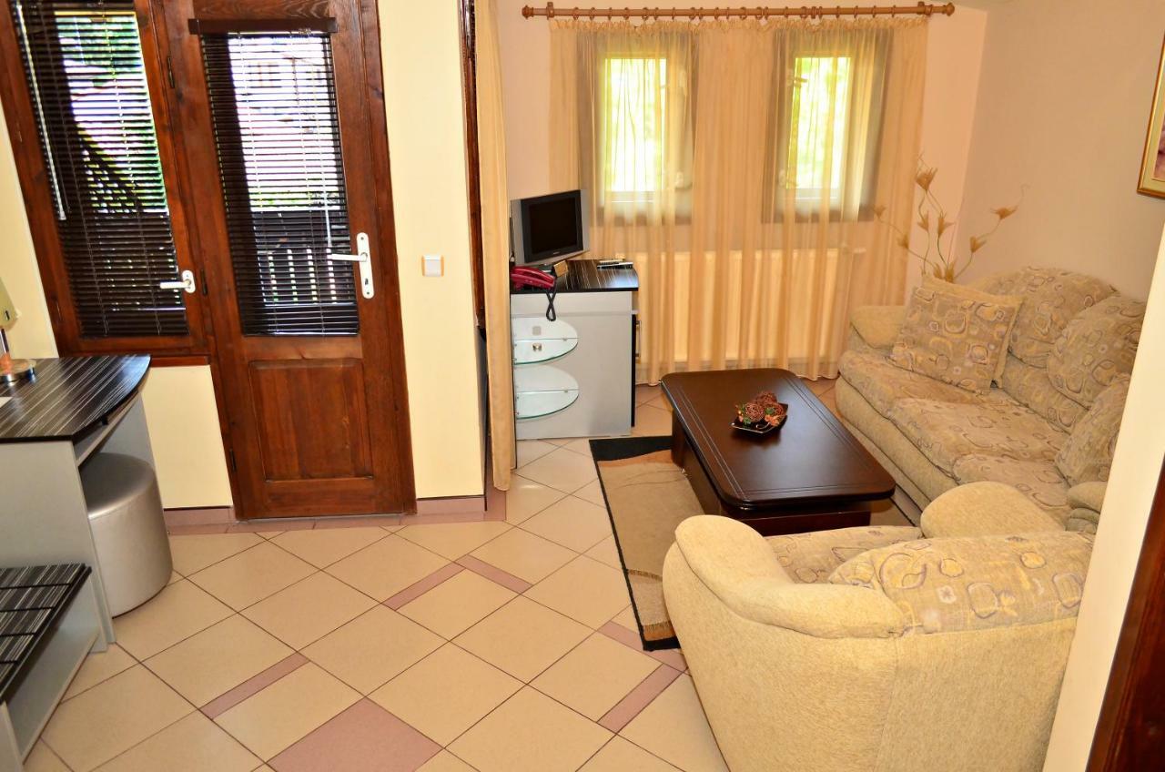 ארבאנאסי Family Hotel Maraya מראה חיצוני תמונה